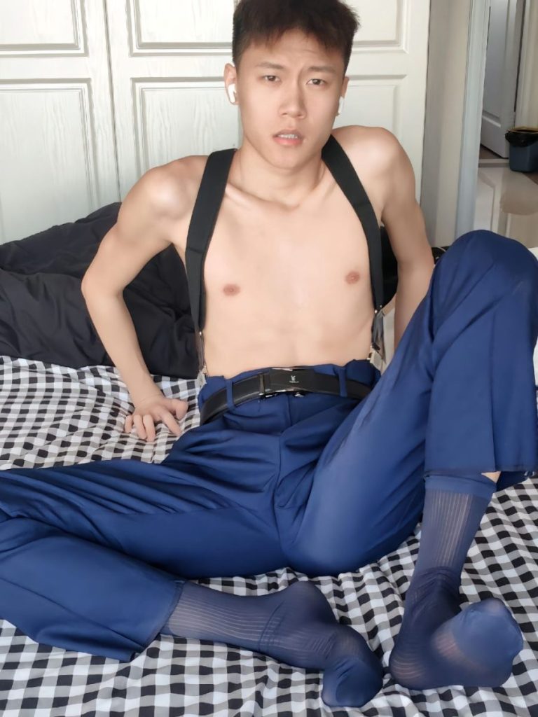 175+痞帅薄肌男孩，长腿细腰+奶狗颜值！