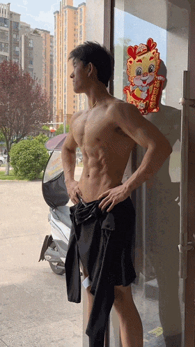 188cm成都健身男模,硬核腱子肉完美诠释的肌肉小狼狗