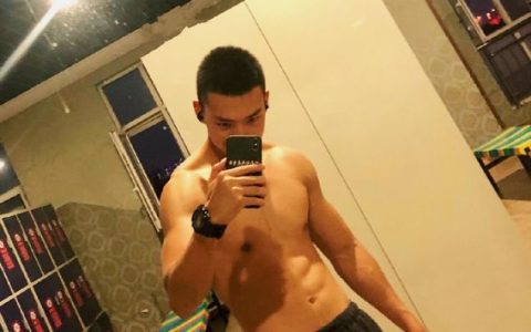 成都太古里执勤特警小哥意外走红，这也太帅了吧！