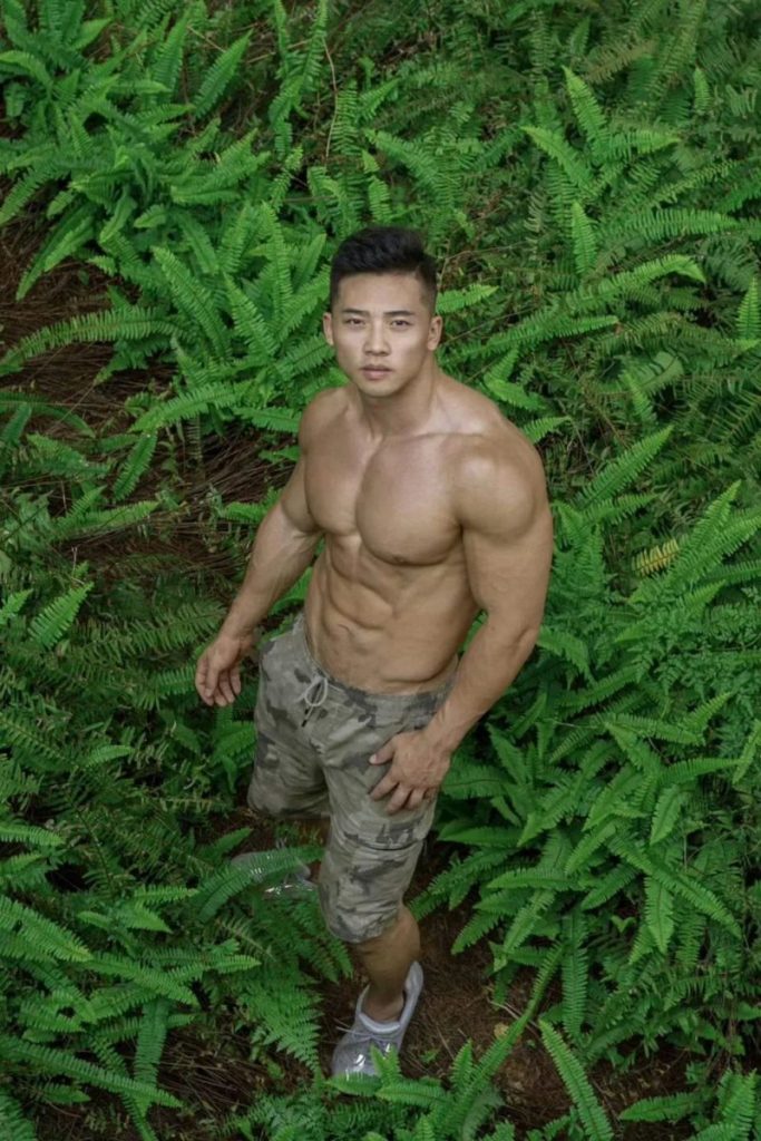 黑皮肌肉男模祝万成,从武警战士到模特华丽转身!