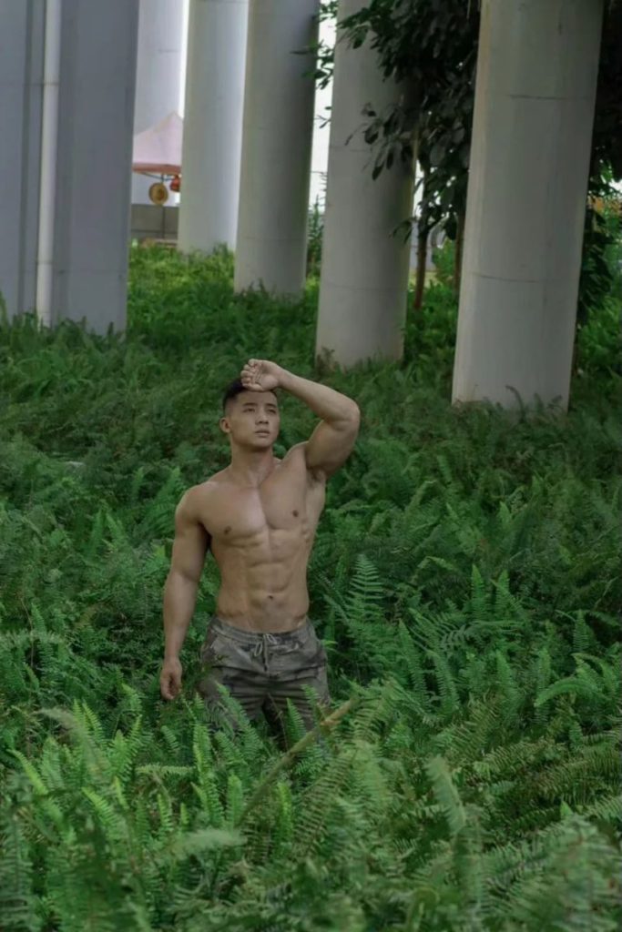 黑皮肌肉男模祝万成,从武警战士到模特华丽转身!