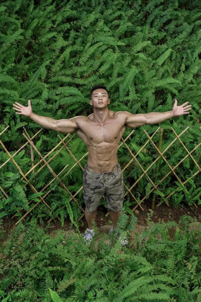 黑皮肌肉男模祝万成,从武警战士到模特华丽转身!