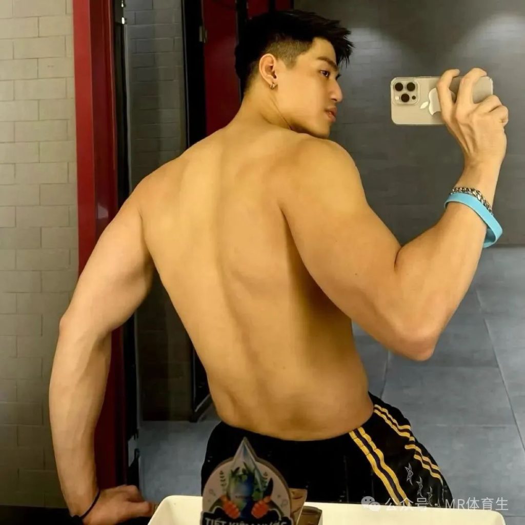 182cm长腿健身男模,性感迷人的鲨鱼线和人鱼线