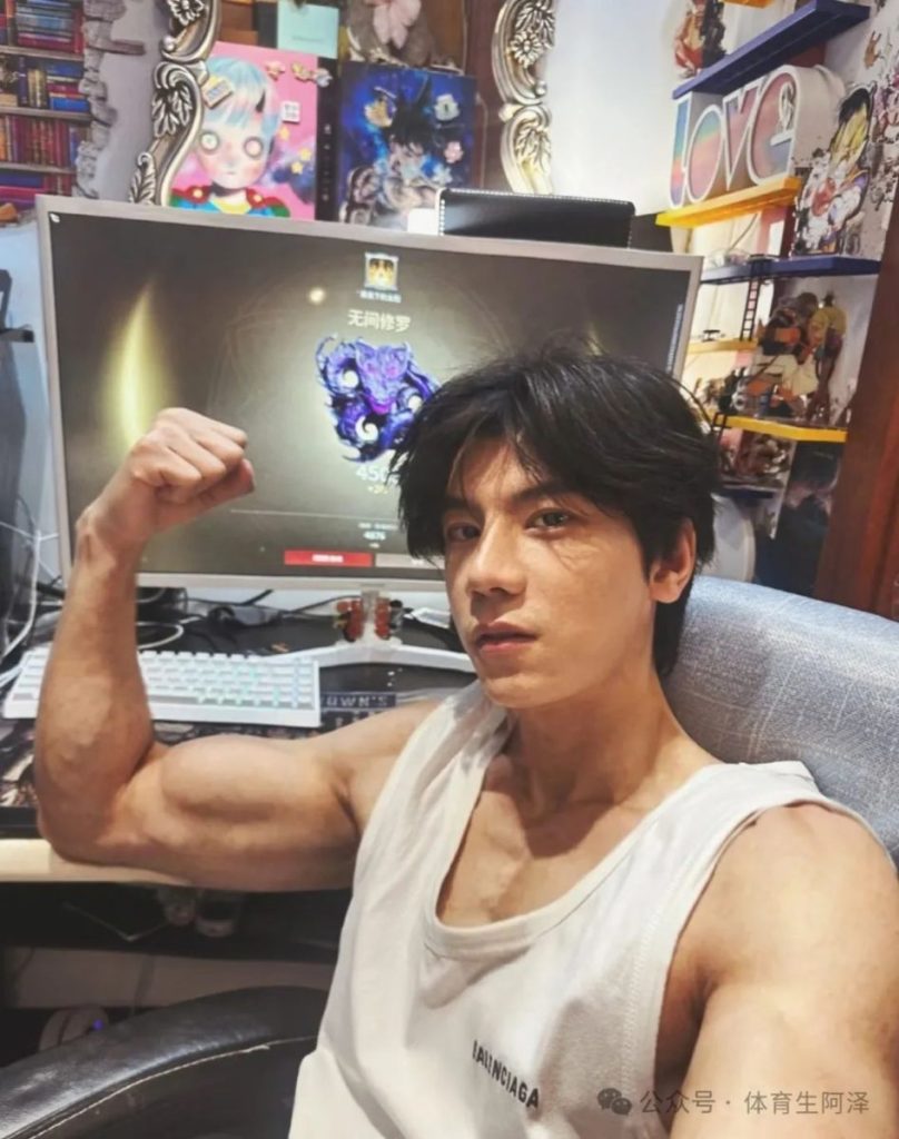 山东体院硬汉黑皮体育生，私底下却喜欢当M.....