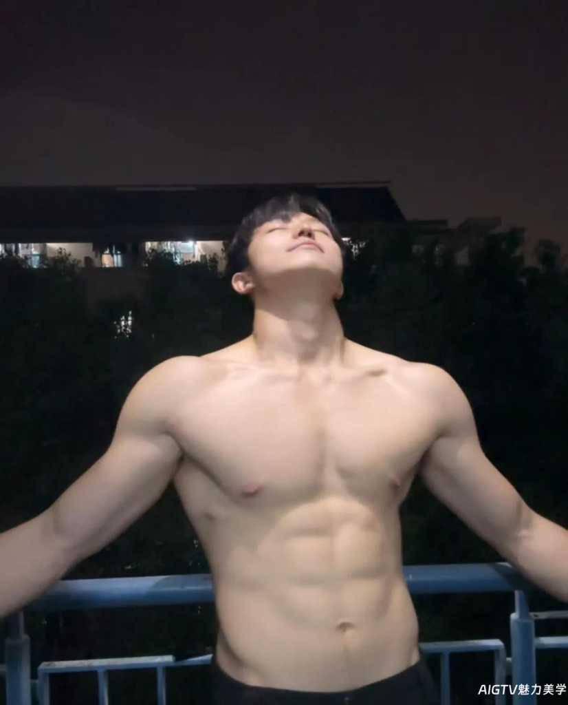 185CM肌肉体育生男大,超爱撩起八块腹肌!