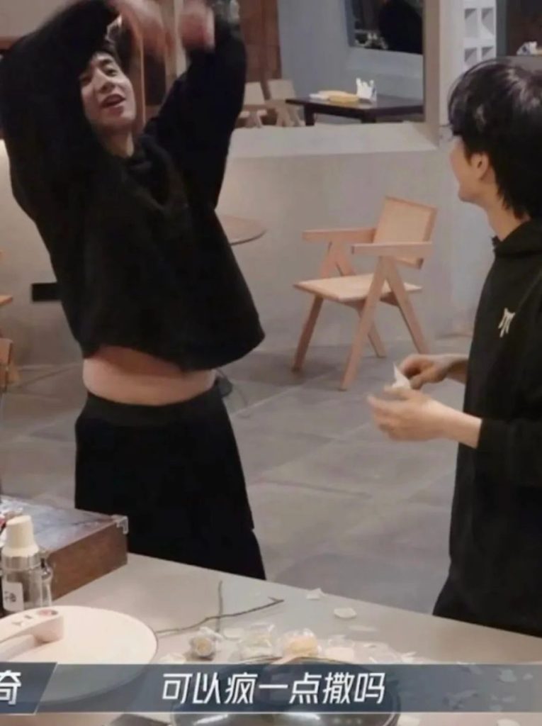 瓦特??焦迈奇胖成球,“这是要变熊圈天菜了?”