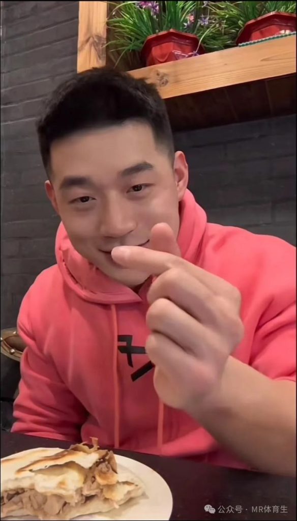 25岁陕西肌肉帅哥,网友直呼:互联网第一老公~