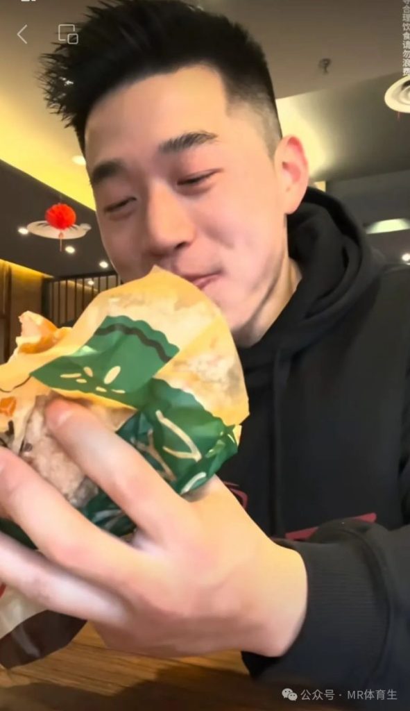 25岁陕西肌肉帅哥,网友直呼:互联网第一老公~