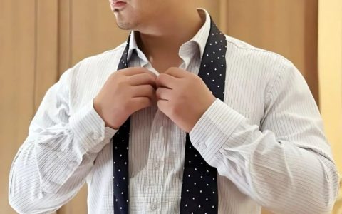 适合“正装男生”剪的3款潮流发型，硬朗帅气，成熟有魅力！