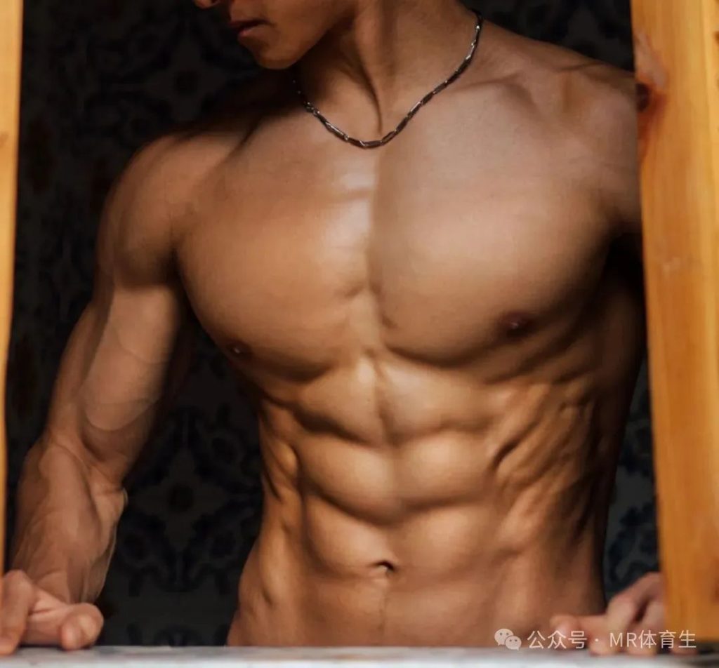 188cm成都健身男模,硬核腱子肉完美诠释的肌肉小狼狗