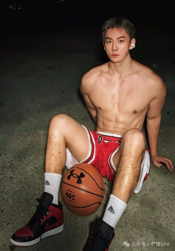 篮球腹肌体育生双开门男模