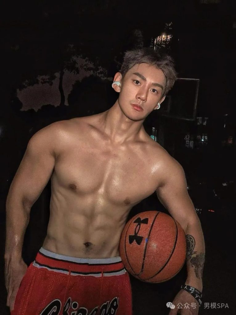 篮球腹肌体育生双开门男模
