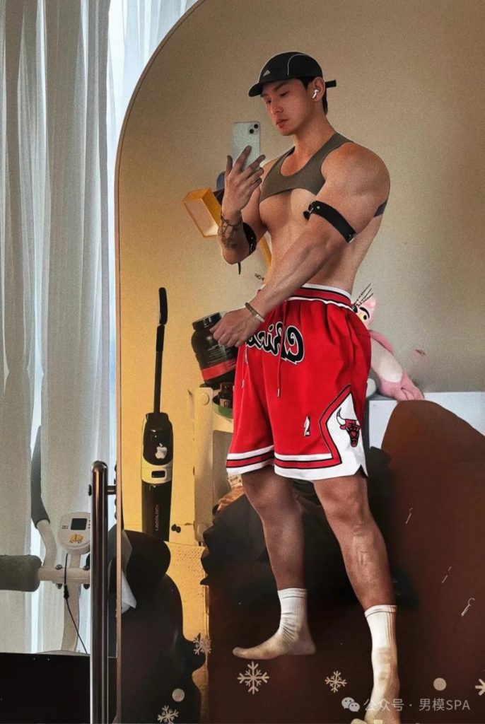篮球腹肌体育生双开门男模