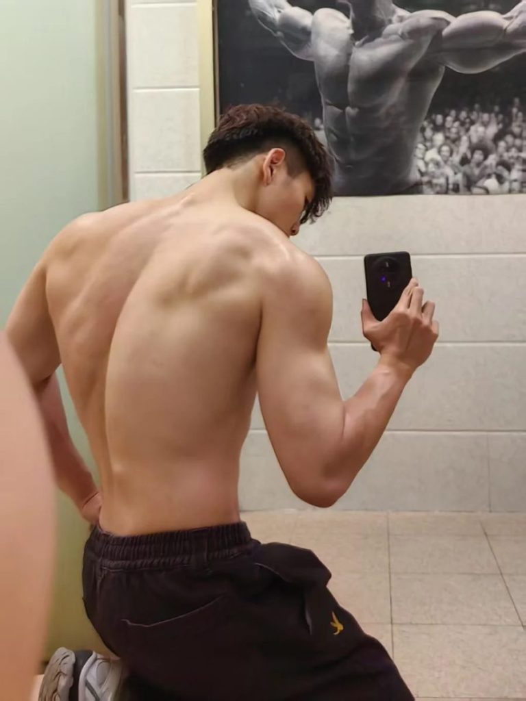 185体育生开始认真减脂,穿泳裤的直男有多要命?