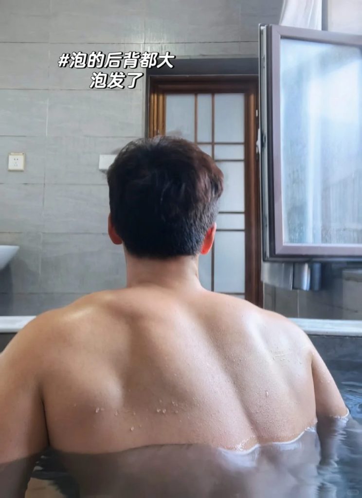 185体育生开始认真减脂,穿泳裤的直男有多要命?