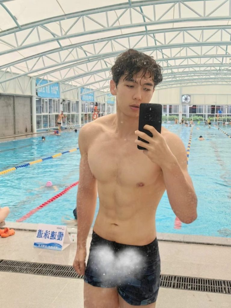 185体育生开始认真减脂,穿泳裤的直男有多要命?