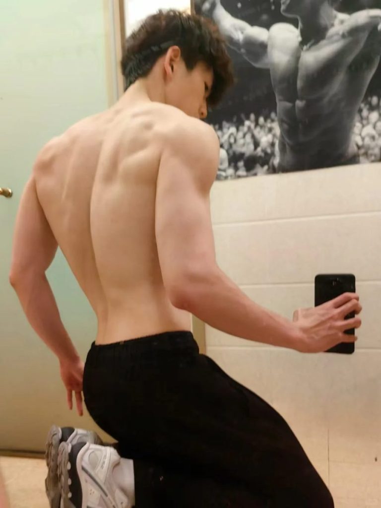 185体育生开始认真减脂,穿泳裤的直男有多要命?