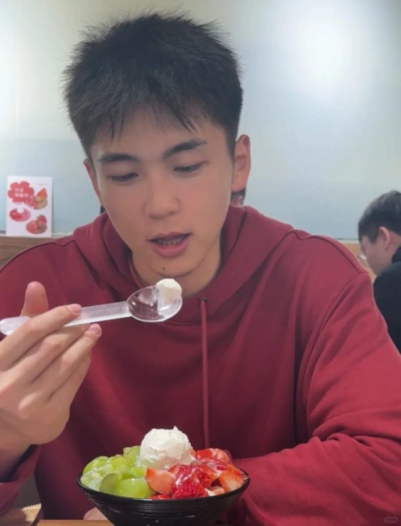 185体育生开始认真减脂,穿泳裤的直男有多要命?