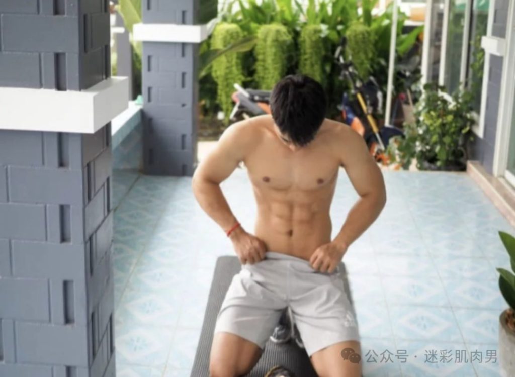 浇花把自己全身浇湿的壮男太会了！