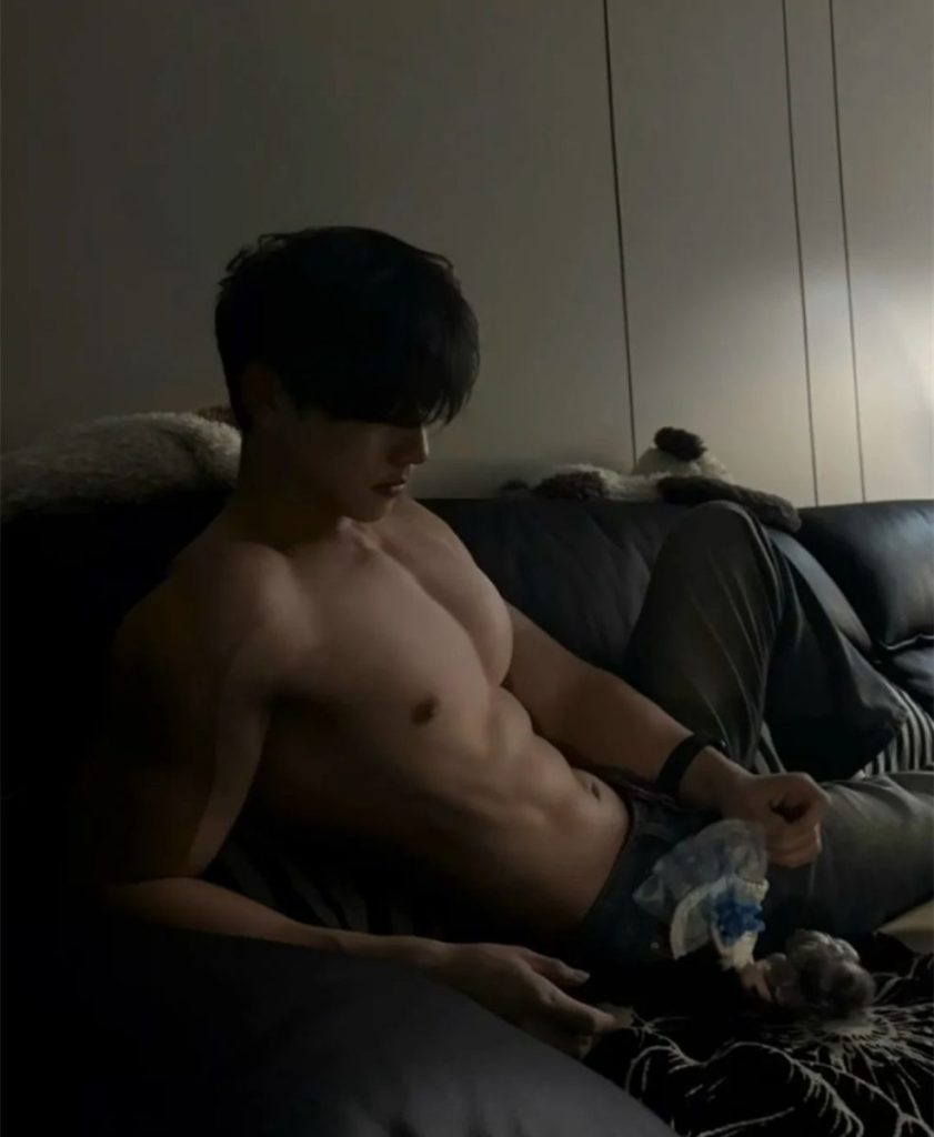 河南桌球肌肉男大让人心疼加速!