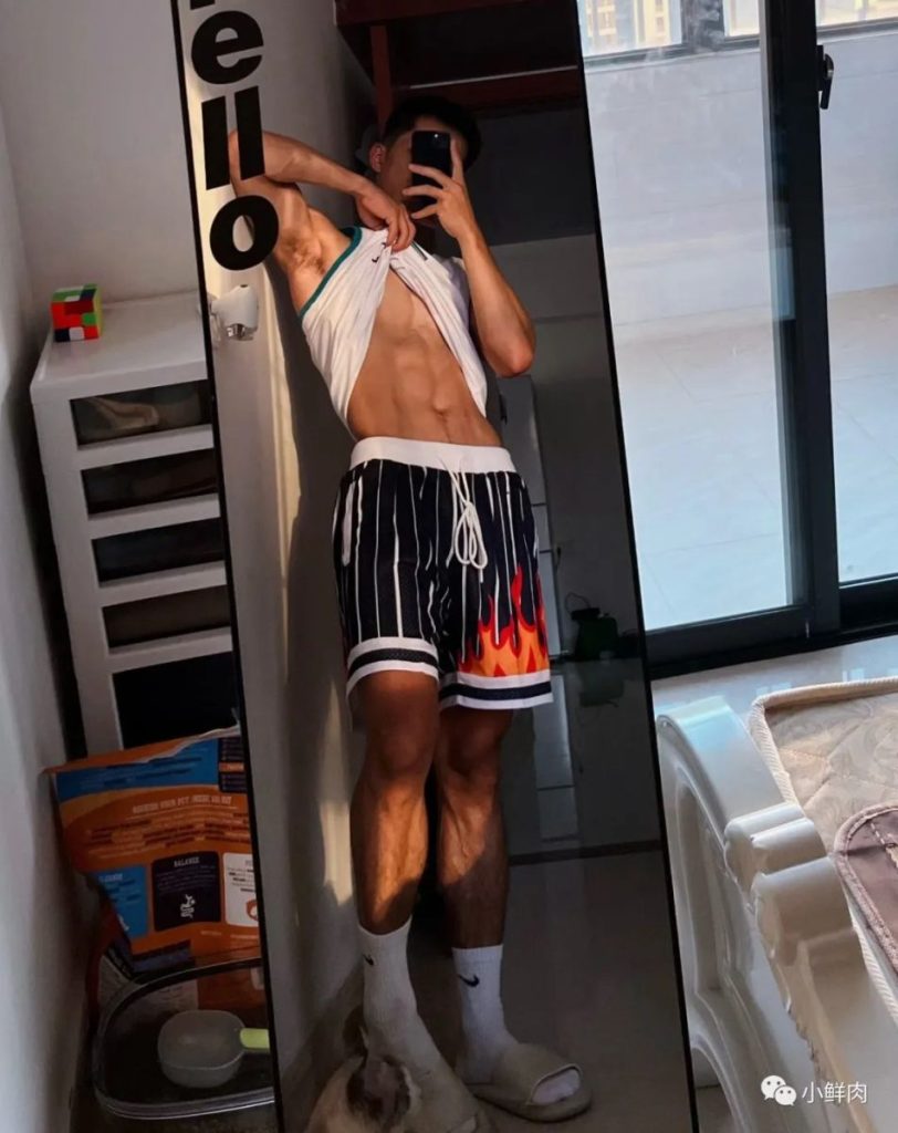 【动图】黑皮钻石男大体育生，真嘟超可以啊！