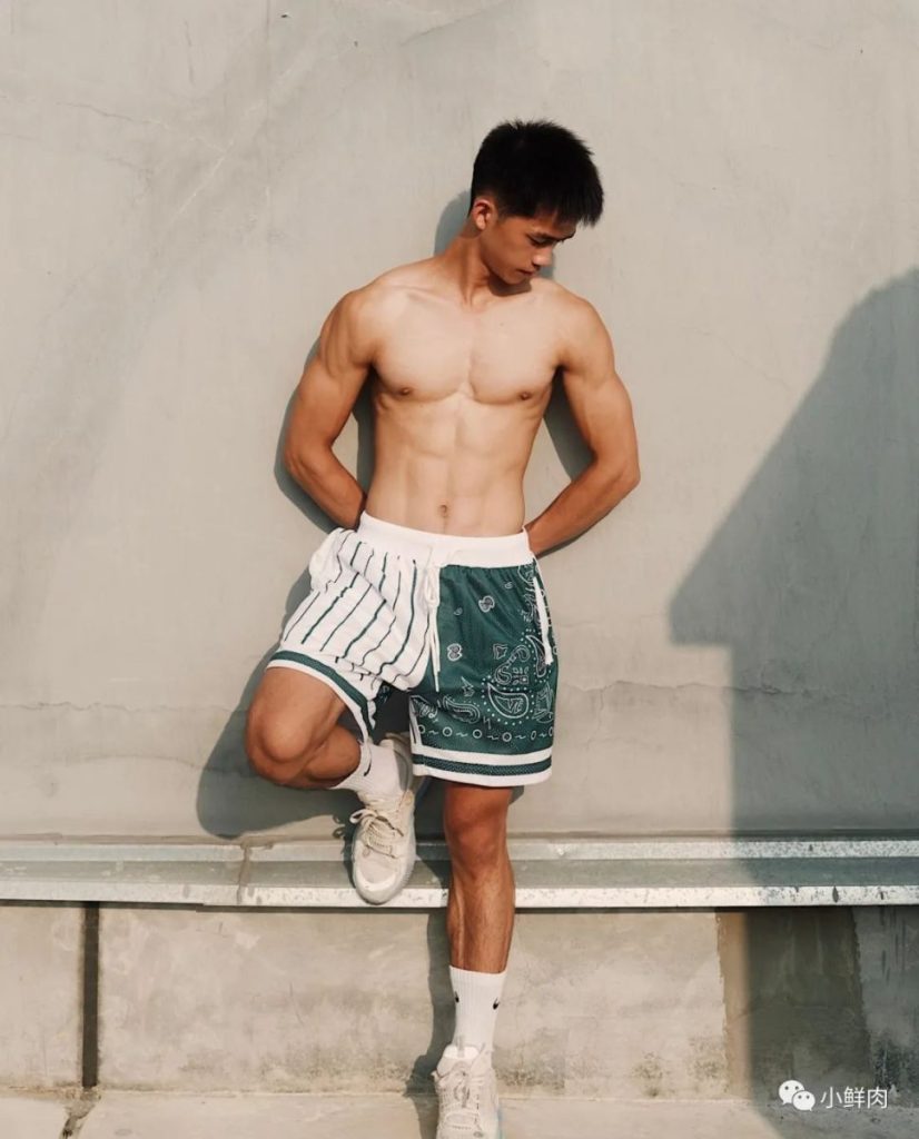 【动图】黑皮钻石男大体育生，真嘟超可以啊！