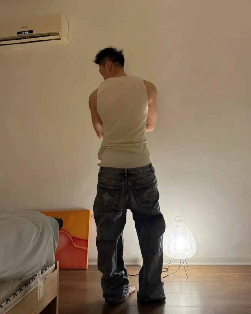 年下狼狗肌肉男大在线宠粉!精致五官 超大轮廓!!