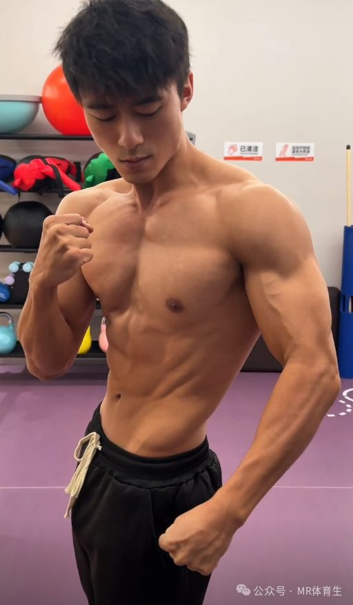 长沙健身博主,凭借一身硬核肌肉和阳光健康的形象杀出重围
