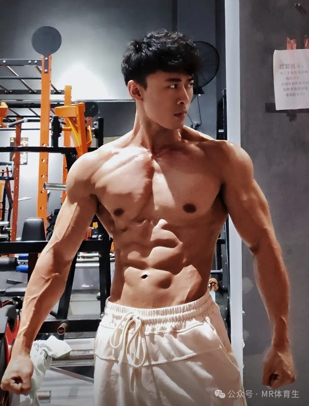 长沙健身博主,凭借一身硬核肌肉和阳光健康的形象杀出重围