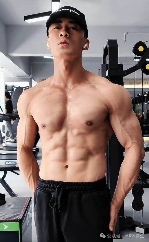长沙健身博主,凭借一身硬核肌肉和阳光健康的形象杀出重围