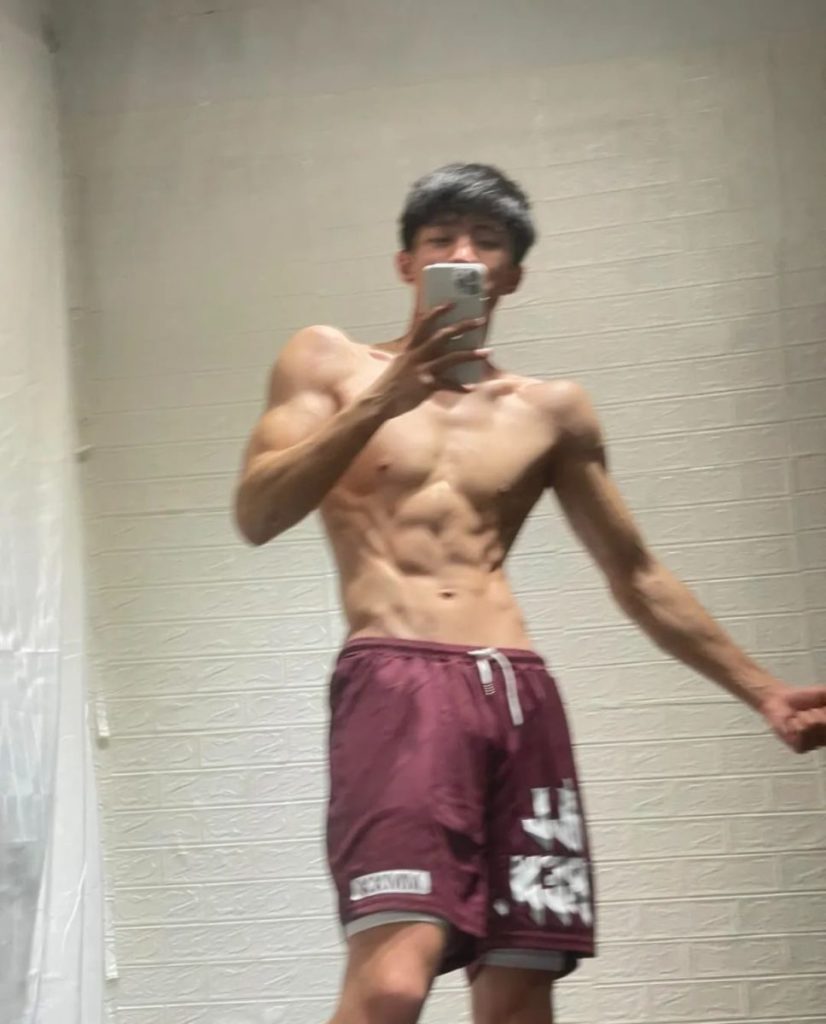 山东筋肉黑皮体育生,腹肌太性感了!