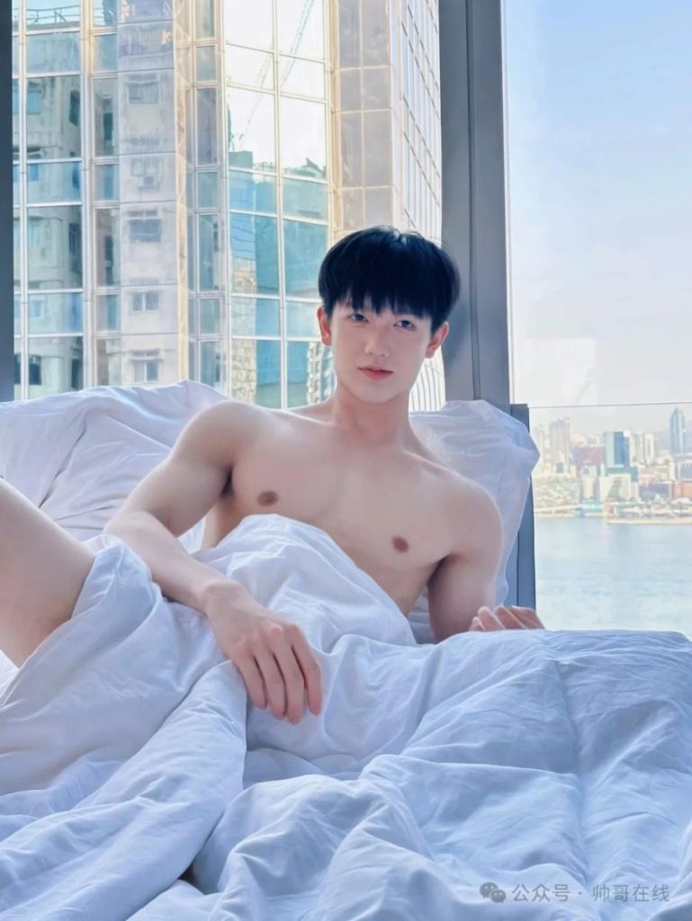 牛奶肌白皮薄肌帅奶狗,弟弟也太可了吧!