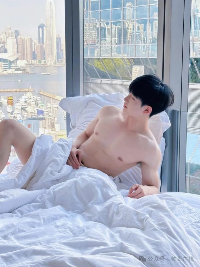 牛奶肌白皮薄肌帅奶狗,弟弟也太可了吧!
