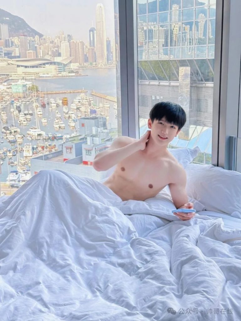 牛奶肌白皮薄肌帅奶狗,弟弟也太可了吧!