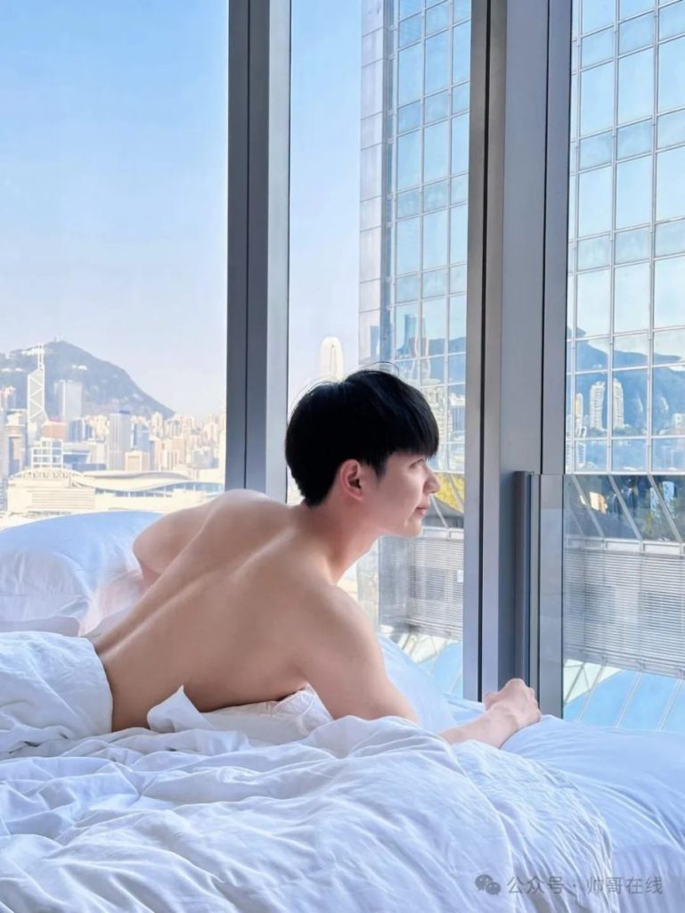 牛奶肌白皮薄肌帅奶狗,弟弟也太可了吧!