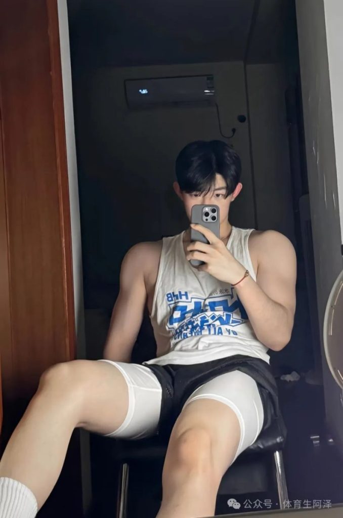 192cm顶级男模，粗腿大包太诱人，出场费竟然高达四位数.....