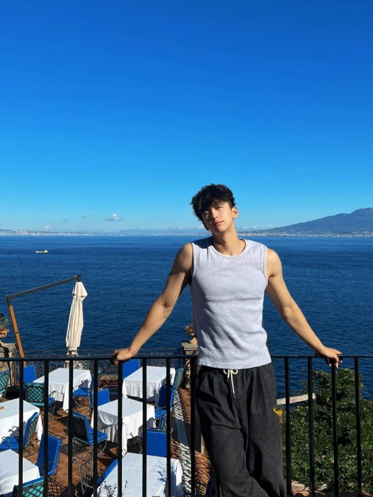 卷发运动博主，非遗肌肉男大