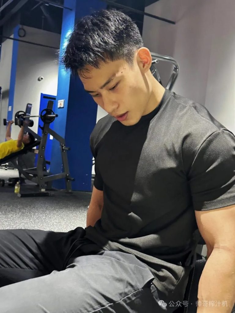北体21直男体育生,划船让人力量沸腾!