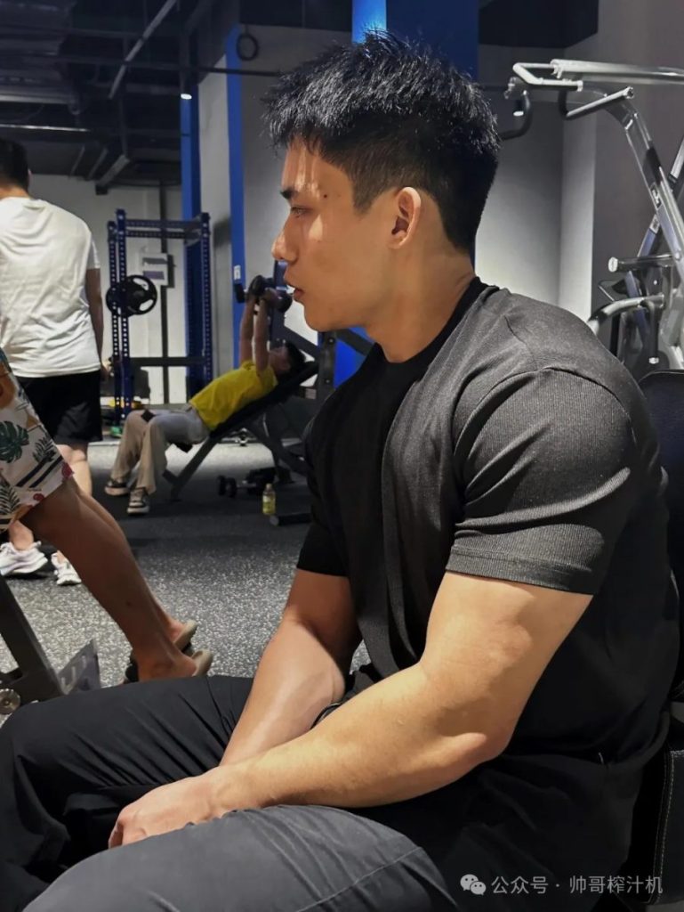 北体21直男体育生,划船让人力量沸腾!
