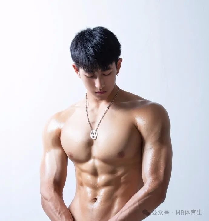 188cm成都健身男模,硬核腱子肉完美诠释的肌肉小狼狗