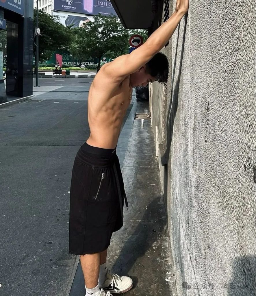 187cm寸头大鼻子体育生酒店自拍