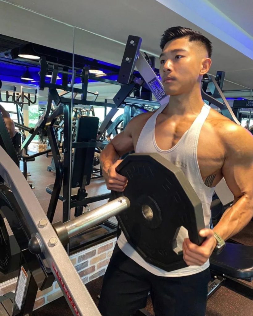 现在的直男教练都这么open了吗？好会擦....