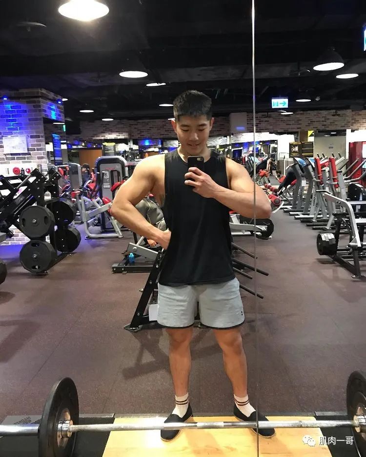 现在的直男教练都这么open了吗？好会擦....