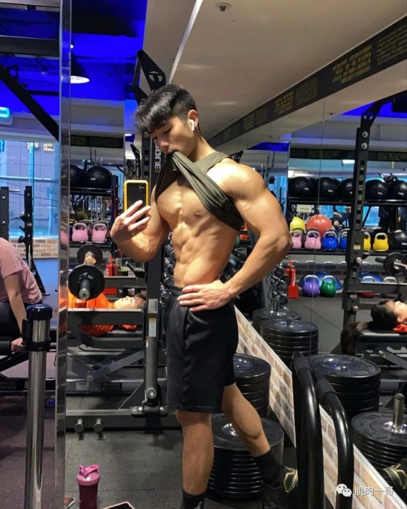 现在的直男教练都这么open了吗？好会擦....