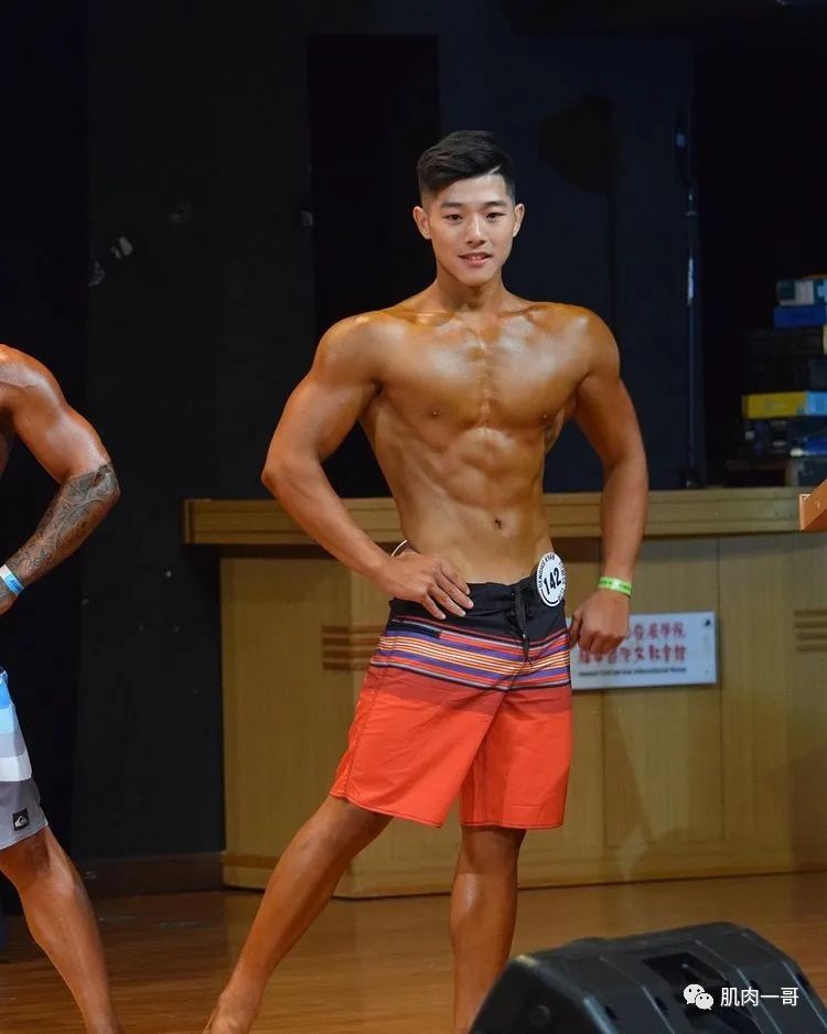 现在的直男教练都这么open了吗？好会擦....