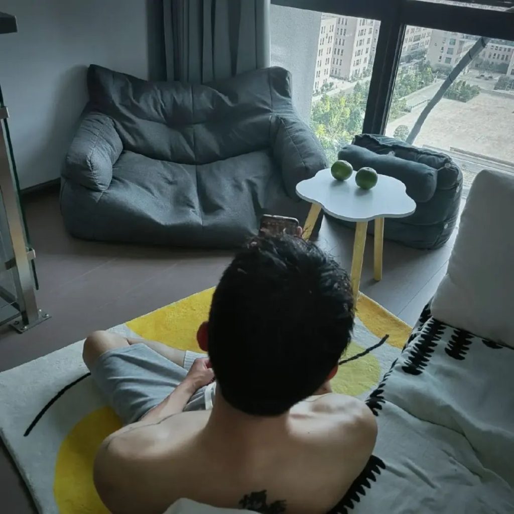 超绝极品薄肌小哥哥，这身材和颜值，宝子们你们的春天来了！