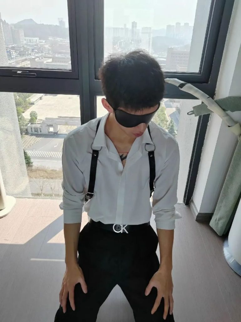 超绝极品薄肌小哥哥，这身材和颜值，宝子们你们的春天来了！