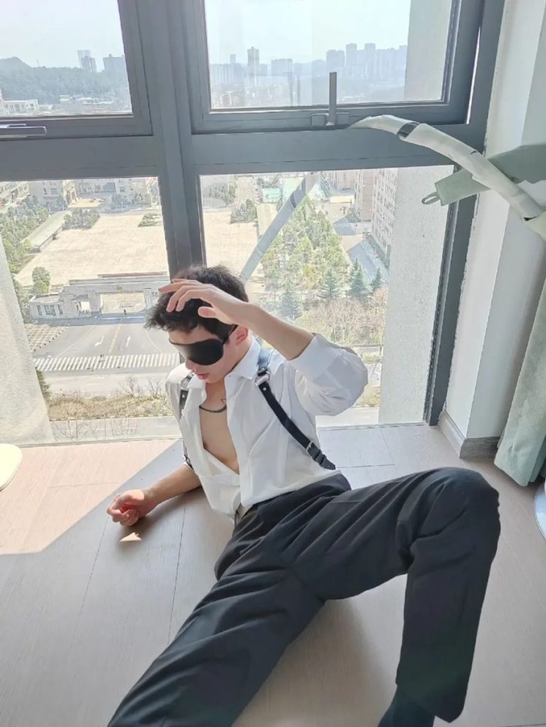 超绝极品薄肌小哥哥，这身材和颜值，宝子们你们的春天来了！