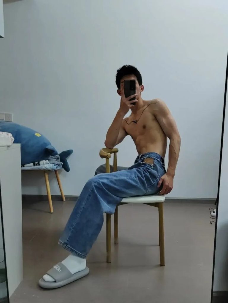 超绝极品薄肌小哥哥，这身材和颜值，宝子们你们的春天来了！