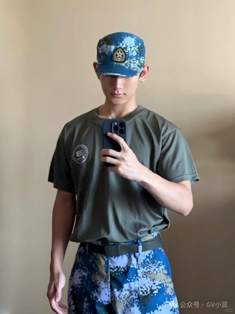 03年朝阳小鲜肉,腹肌轻松拿捏少男少女!